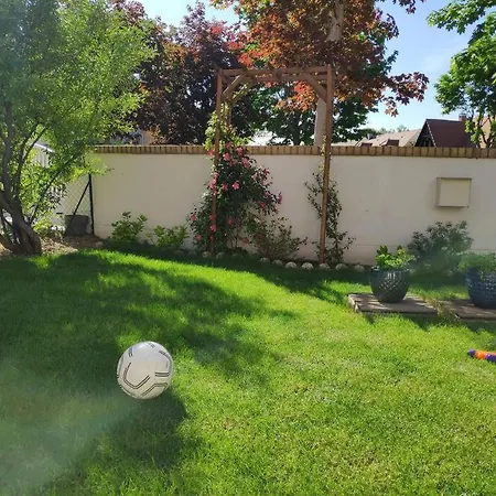 Holiday home Maison Independante Avec Jardin, Jo 2024 Vaires-sur-Marne